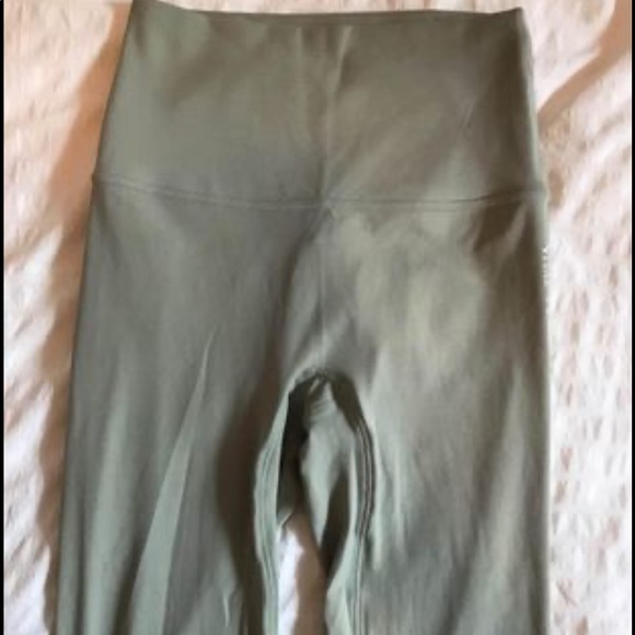 SOLD Vitae apparel 3/4 leggings - Picture 3 of 4